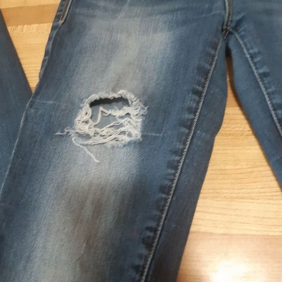 Medium Rise Curvy Skinny Guess Jeans - Picture 6 of 10